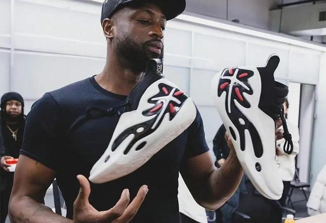 高效全能！杰伦·布朗18中9砍下30分9板7助 罚球11中10（效率在线！杰伦·布朗30分9板7助，投篮18投9中、罚球11罚10中）