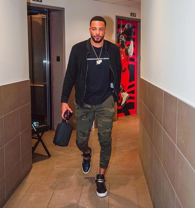 新星闪耀！摩根·罗杰斯破门获名宿称赞，或成三狮军团中场核心（摩根·罗杰斯破门闪光获名宿力赞，有望成为三狮中场核心）