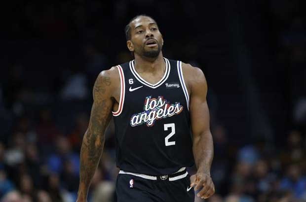 欧冠淘汰赛门票暴涨引发球迷抗议（欧冠淘汰赛票价飙升，球迷群起抗议）