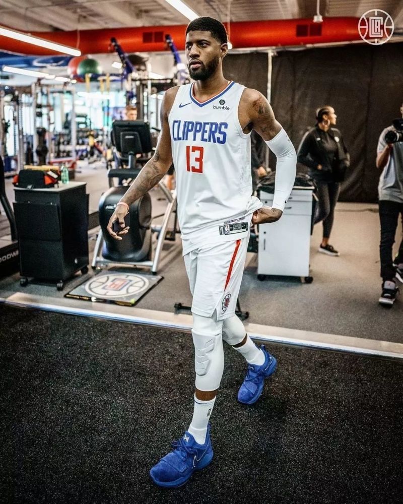 孔帕尼：球队处于困境时两名球员挺身而出，这就是我们的实力（孔帕尼：逆境时两名球员力挽狂澜，彰显球队实力）