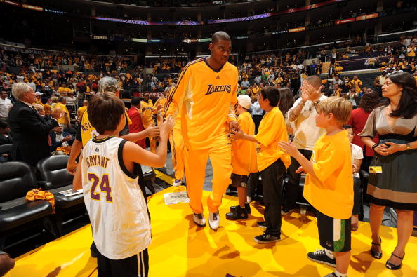 难得打出一场攻守兼备的表现，勇士侧翼新星麻烦保持这样的水准？（勇士侧翼新星罕见打出攻守俱佳一战，能否延续这样的水准？）