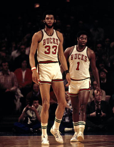 连续两赛季带不同球队欧战做客安菲尔德，阿隆索成历史第三人（阿隆索连续两季率不同球队欧战作客安菲尔德，成史上第三人）