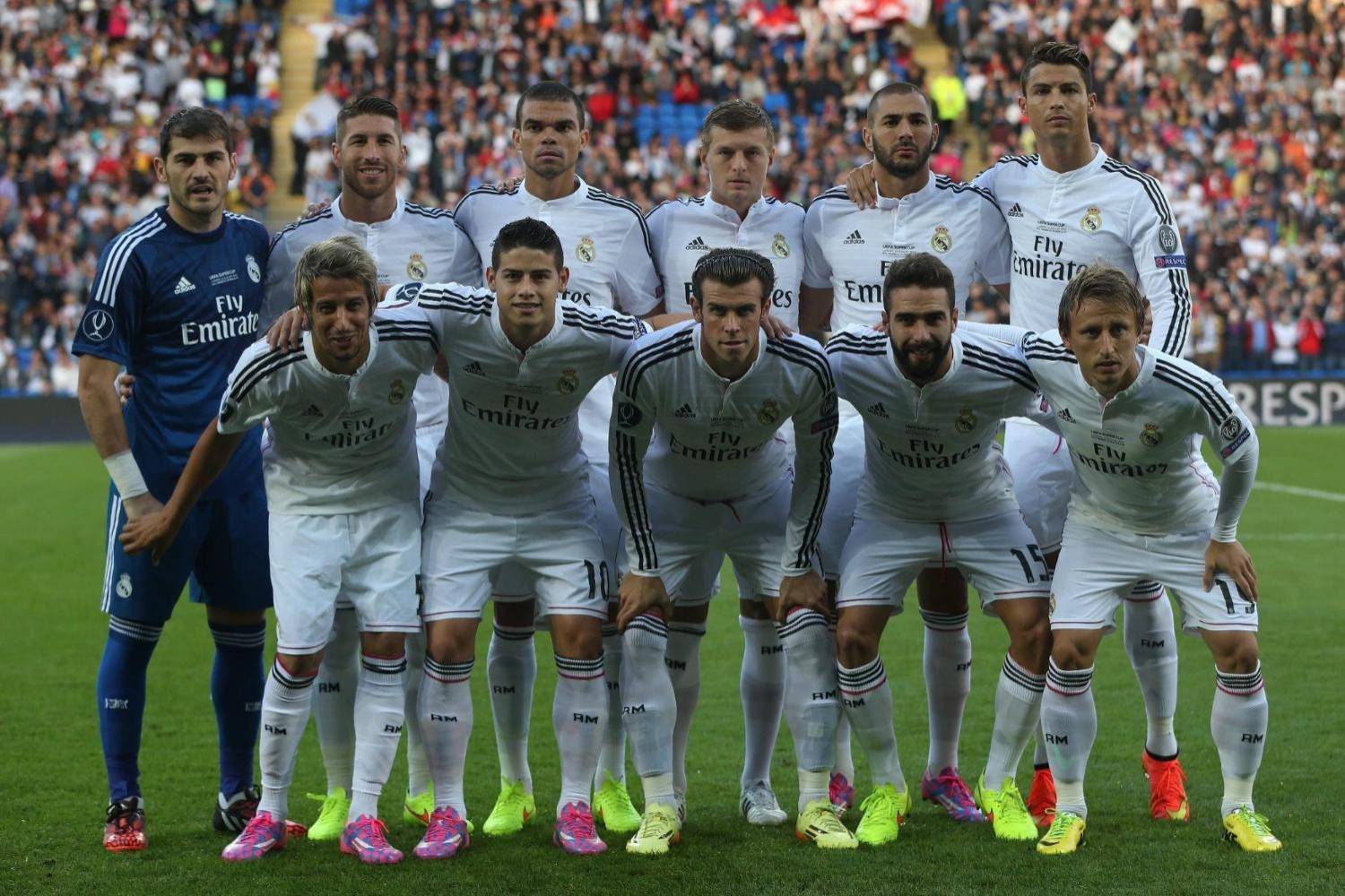 克雷莫内塞2-0莱切，博纳佐利建功，萨纳夫里亚锁定胜局（克雷莫内塞2比0力克莱切：博纳佐利先拔头筹，萨纳夫里亚终结悬念）