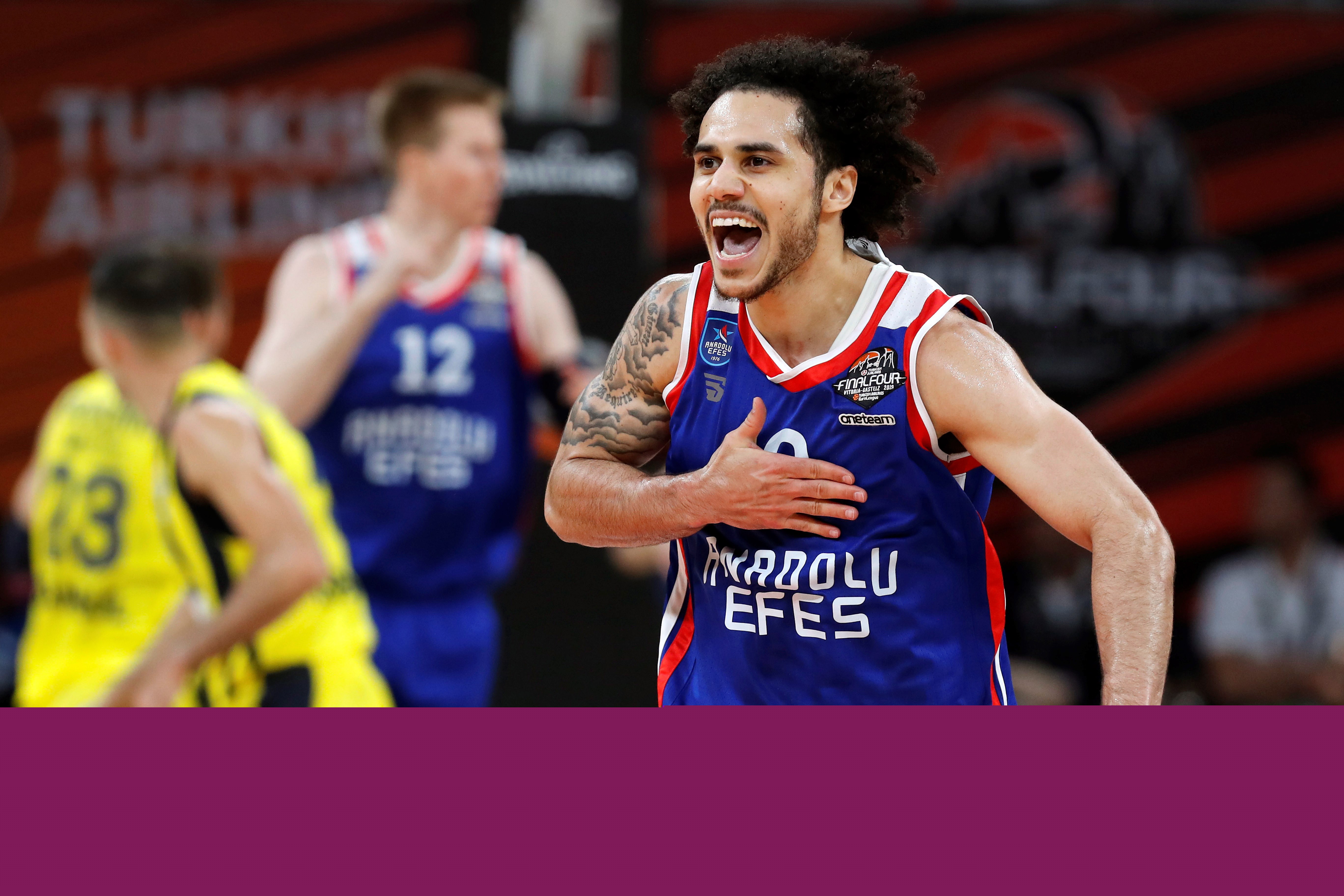 体坛：狼队想与徐彬签约4-5年，球员已搭乘航班前往英国（体坛消息：狼队计划与徐彬签约4至5年，球员已启程飞赴英国）