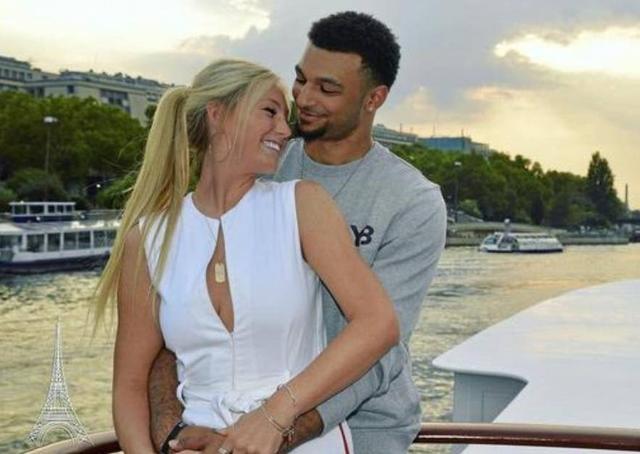 利物浦主力萨拉赫连续三轮替补，怒斥教练斯洛特，暗示可能离队。（利物浦核心萨拉赫连续三轮无缘首发，怒批主帅斯洛特，暗示或将离队）