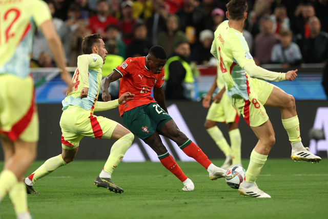 麦克阿瑟FCvs大埔亚冠赛前为香港大埔火灾遇难者...（亚冠赛前：麦克阿瑟FC对阵大埔，向香港大埔火灾遇难者致哀）