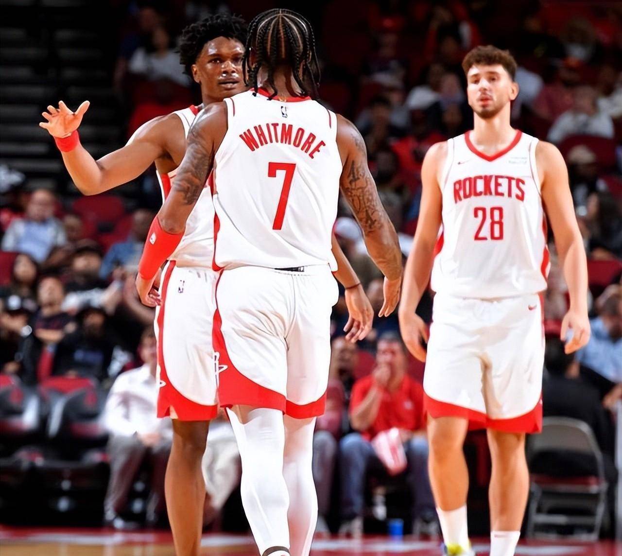 全市场：尤文与那不勒斯对格雷茨卡有意，正关注其续约情况（全市场：尤文与那不勒斯有意格雷茨卡，正密切关注其续约进展）