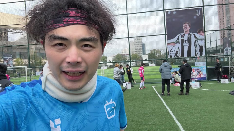 头槌助帕尔马连追两球逼平米兰，德尔普拉托当选全场最佳球员（帕尔马凭借头球连扳两球战平米兰，德尔普拉托荣膺本场最佳）