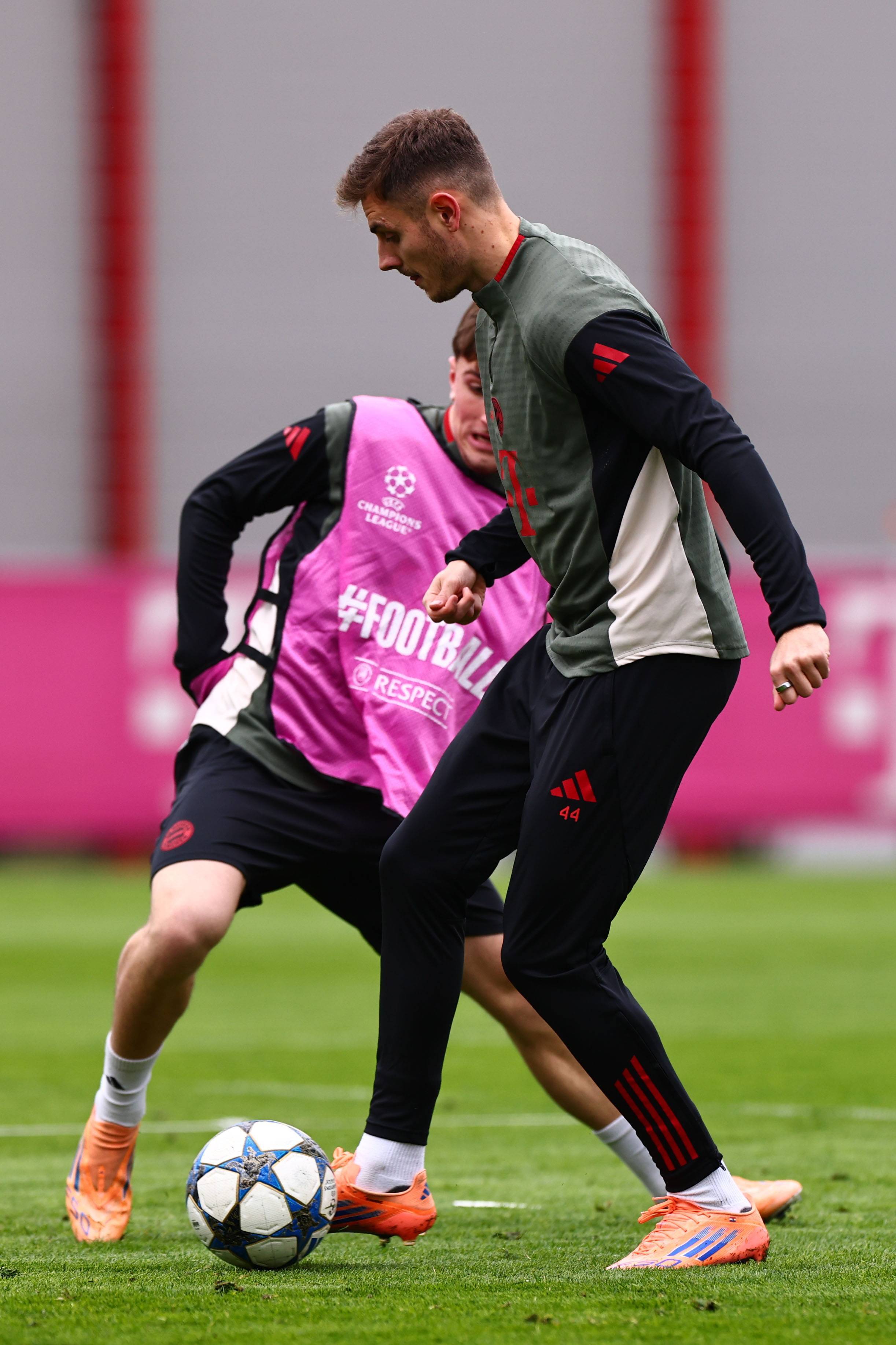 北马其顿新一期大名单：埃尔马斯领衔，英博外援阿利米在列（北马其顿公布新一期名单：埃尔马斯领衔，英博外援阿利米入选）