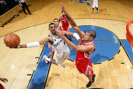 杜兰特关键补篮逆转比分（杜兰特关键补篮完成反超）