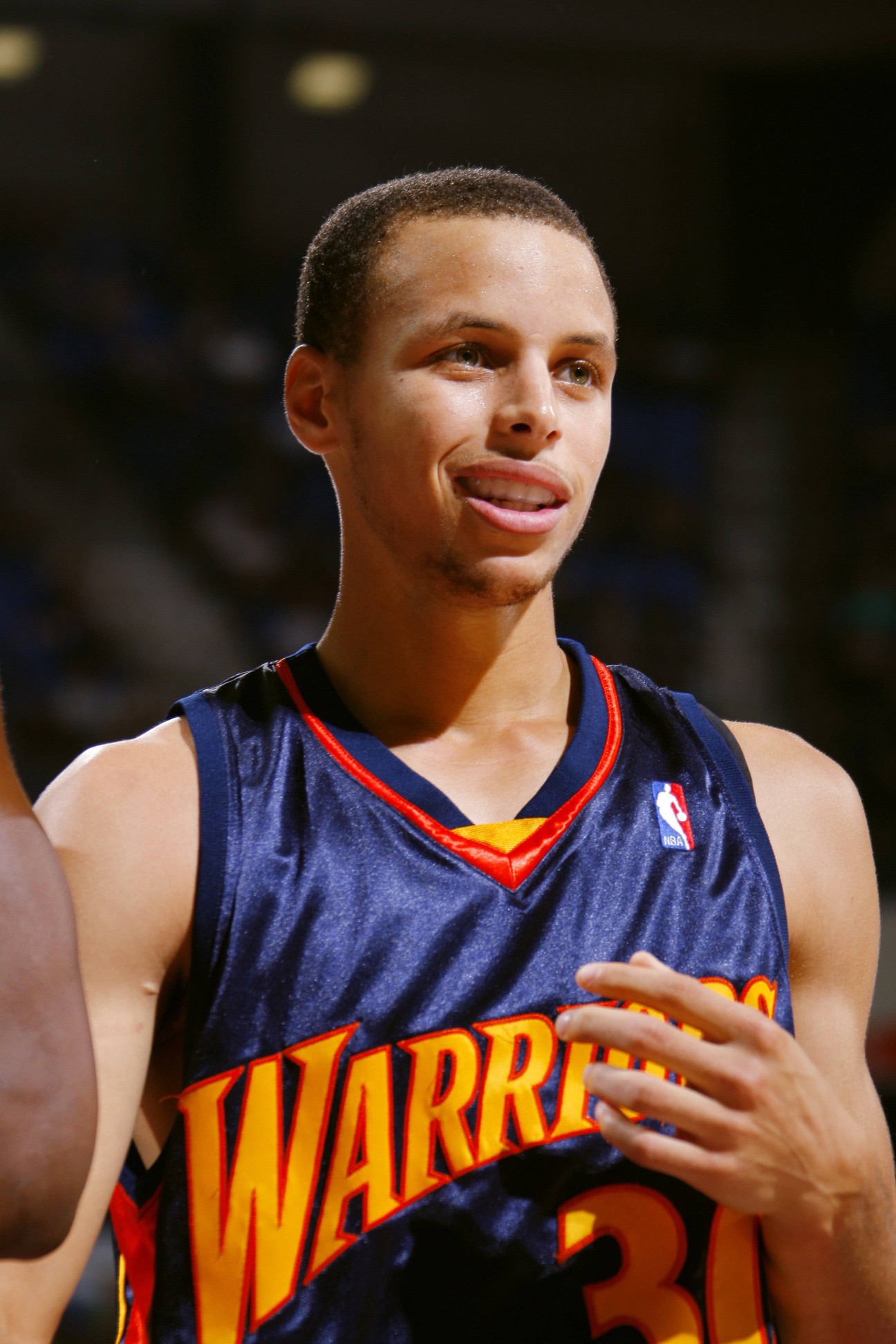 尼克斯主场目前12胜1负 创队史33年来的主场最佳开局战绩！（尼克斯主场12胜1负，创队史近33年最佳主场开局）