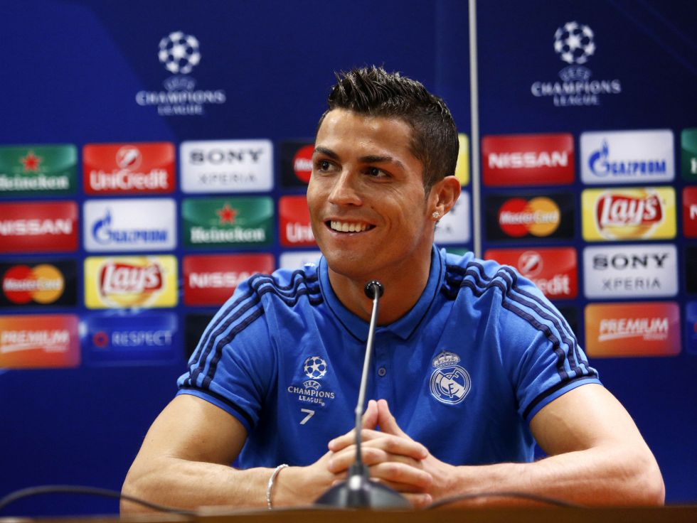 英媒：尽管库尼亚遭遇头部受伤，但曼联相信他能出战埃弗顿（英媒：库尼亚头部受伤仍在身，曼联仍看好其出战埃弗顿）