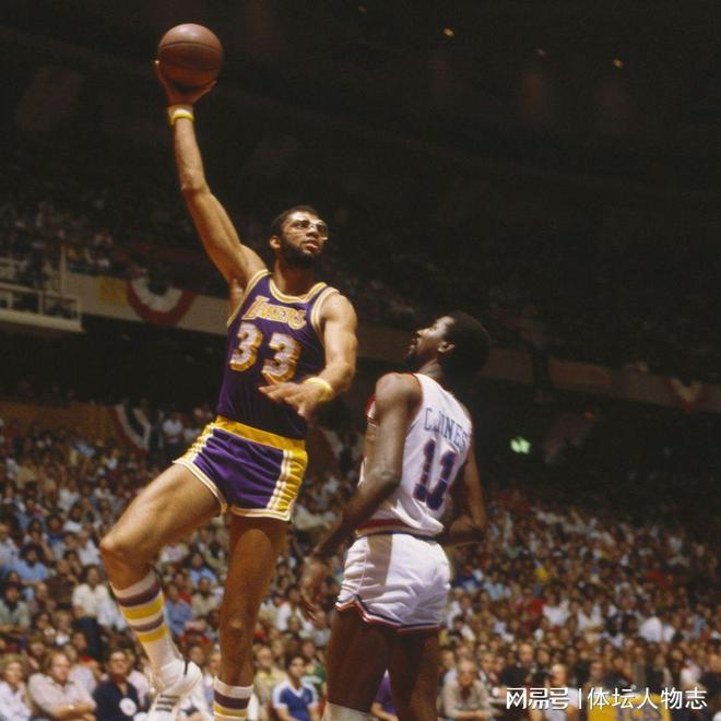 加兰三分球神勇，助力球队逆转胜（加兰三分手感爆棚，助球队翻盘取胜）