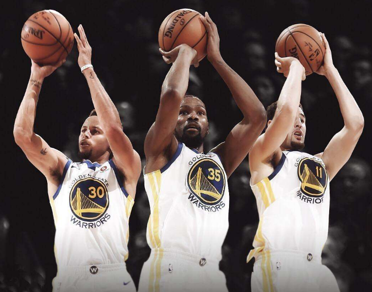 中超赛场争议判罚：VAR判罚引发热议,（中超判罚风波：VAR成争议焦点）