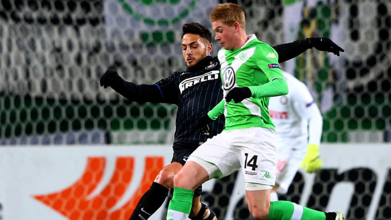 美记：雄鹿正全力说服字母哥留队，引援瞄准多名球星补强实力（美媒：雄鹿全力挽留字母哥，锁定多名球星补强阵容）