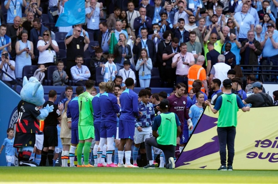 TA：皇马寻求引进后卫和中场；他们愿听取对罗德里戈的报价（TA：皇马寻觅后卫与中场补强，愿听取罗德里戈报价）